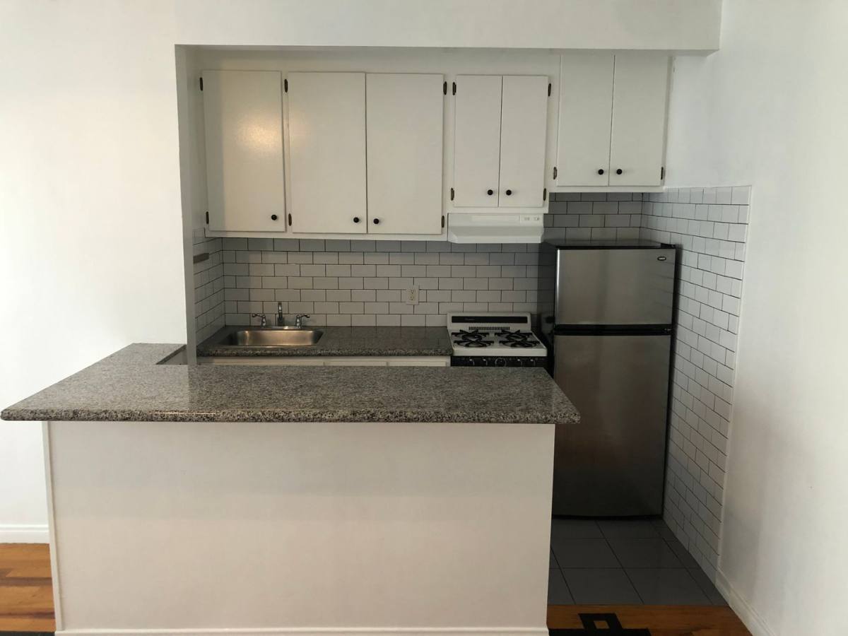 Apartment for rent at 1019 S Westmoreland Ave, Los Angeles, CA 90006