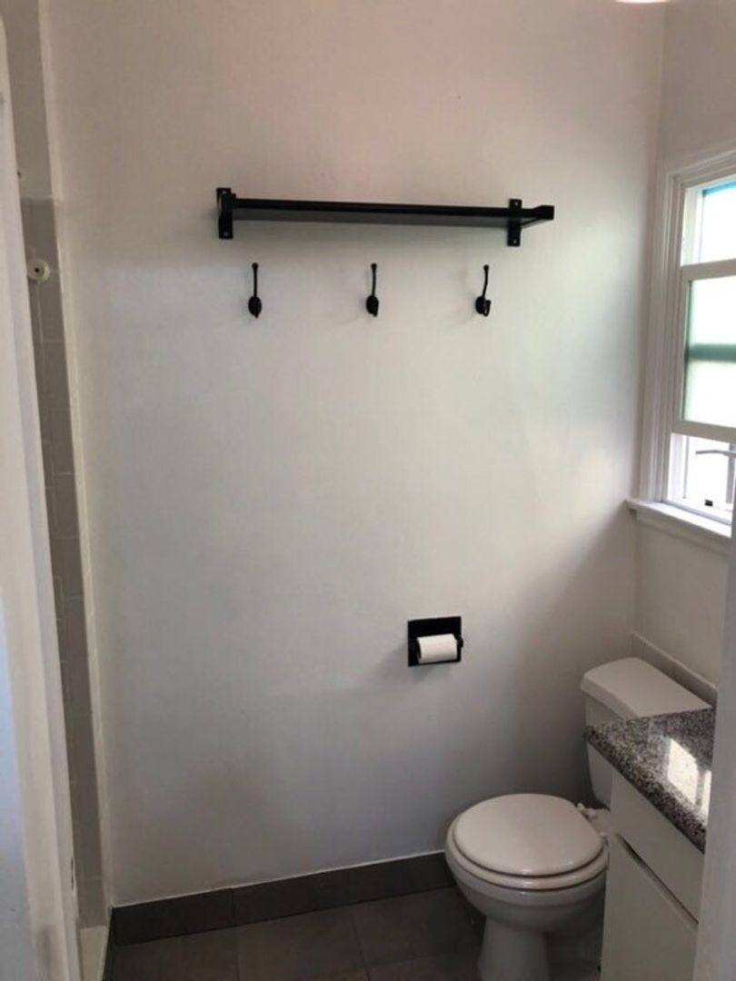 Apartment for rent at 1019 S Westmoreland Ave, Los Angeles, CA 90006
