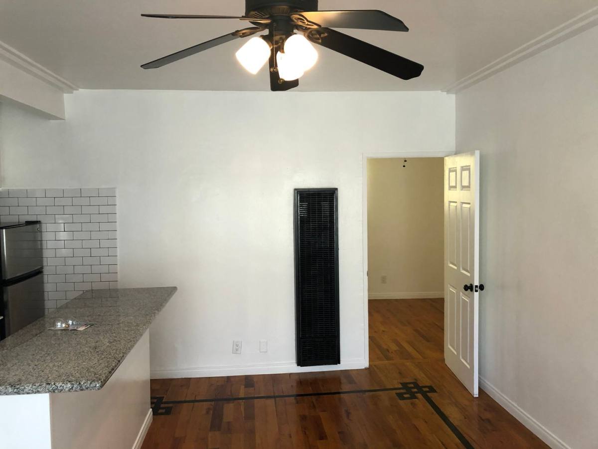 Apartment for rent at 1019 S Westmoreland Ave, Los Angeles, CA 90006