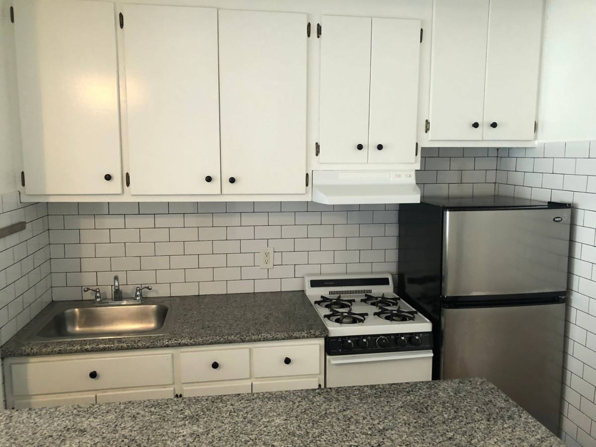 Apartment for rent at 1019 S Westmoreland Ave, Los Angeles, CA 90006