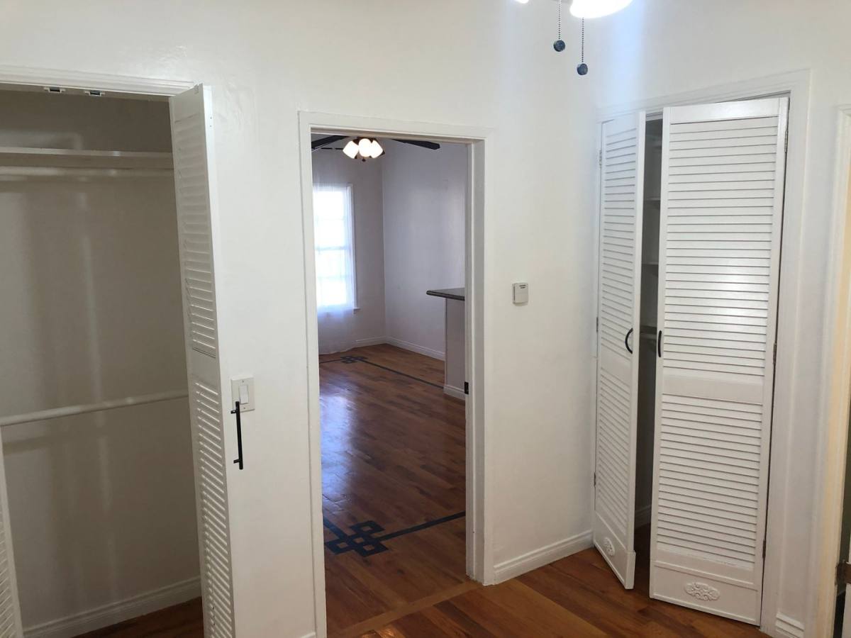 Apartment for rent at 1019 S Westmoreland Ave, Los Angeles, CA 90006