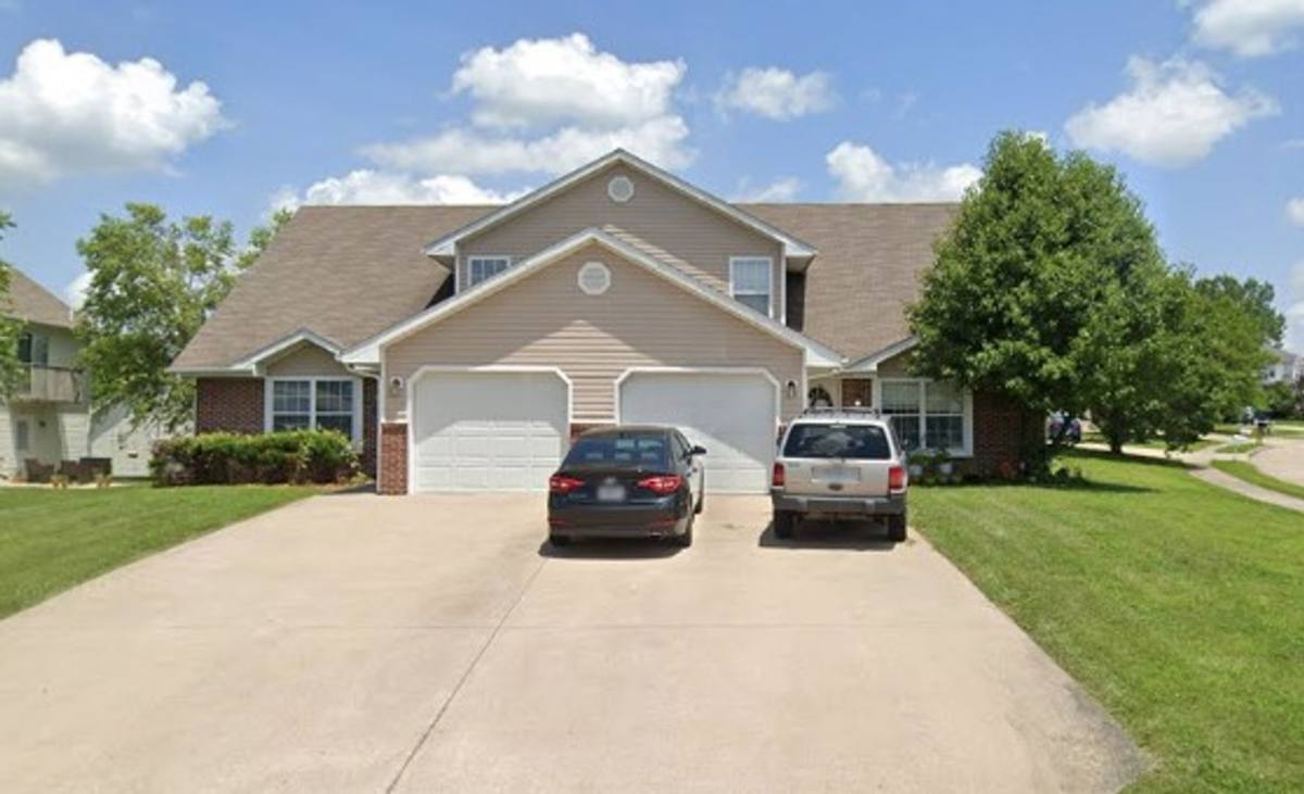 Apartment for rent at 3306-3308 Dove Dr, Columbia, MO 65202