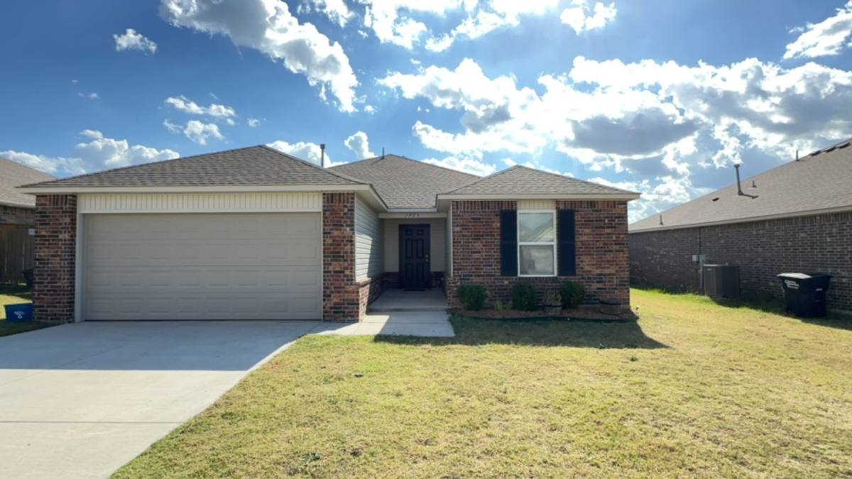 House for rent at 1925 Timberdale Dr, Shawnee, OK 74804
