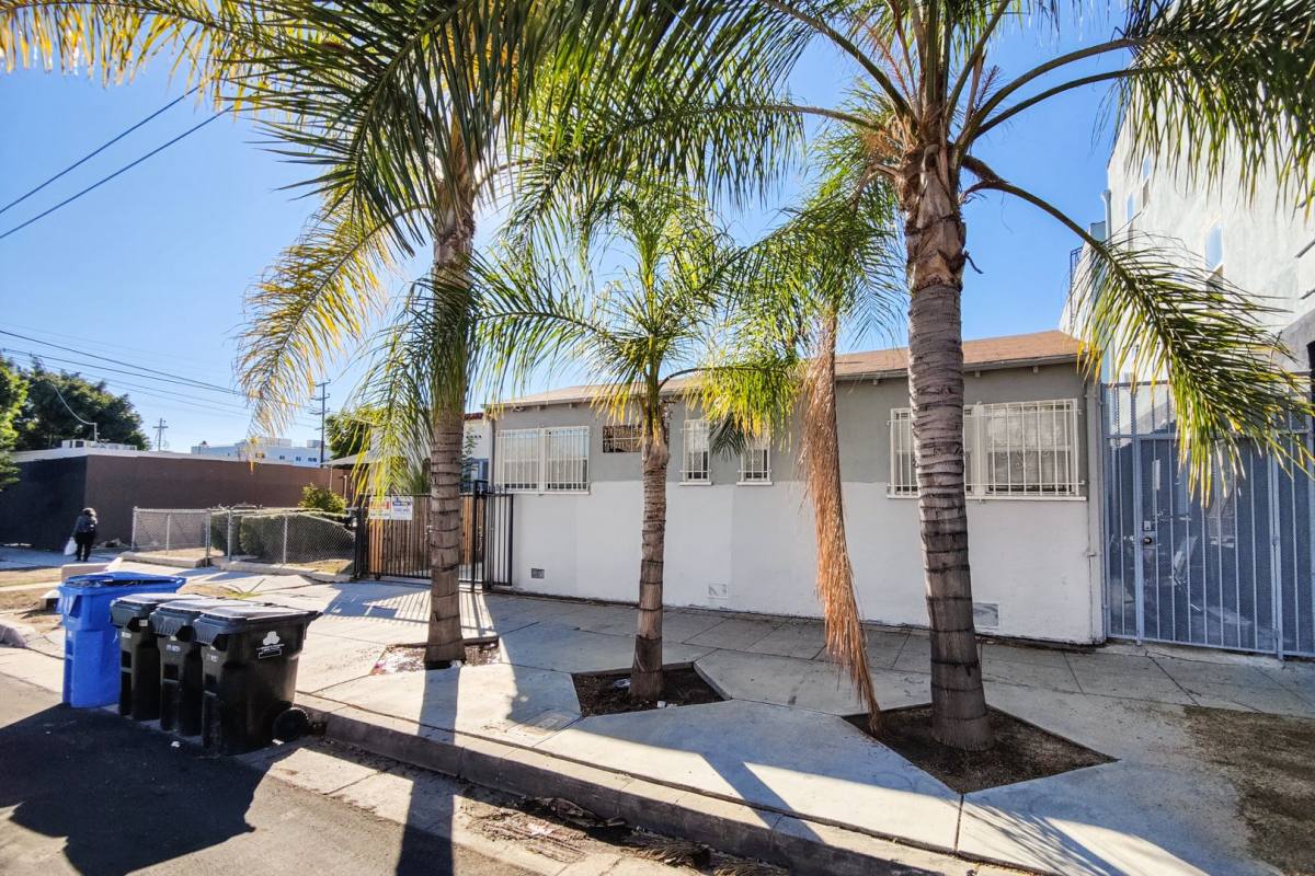 Apartment for rent at 719 N Madison Ave, Los Angeles, CA 90029