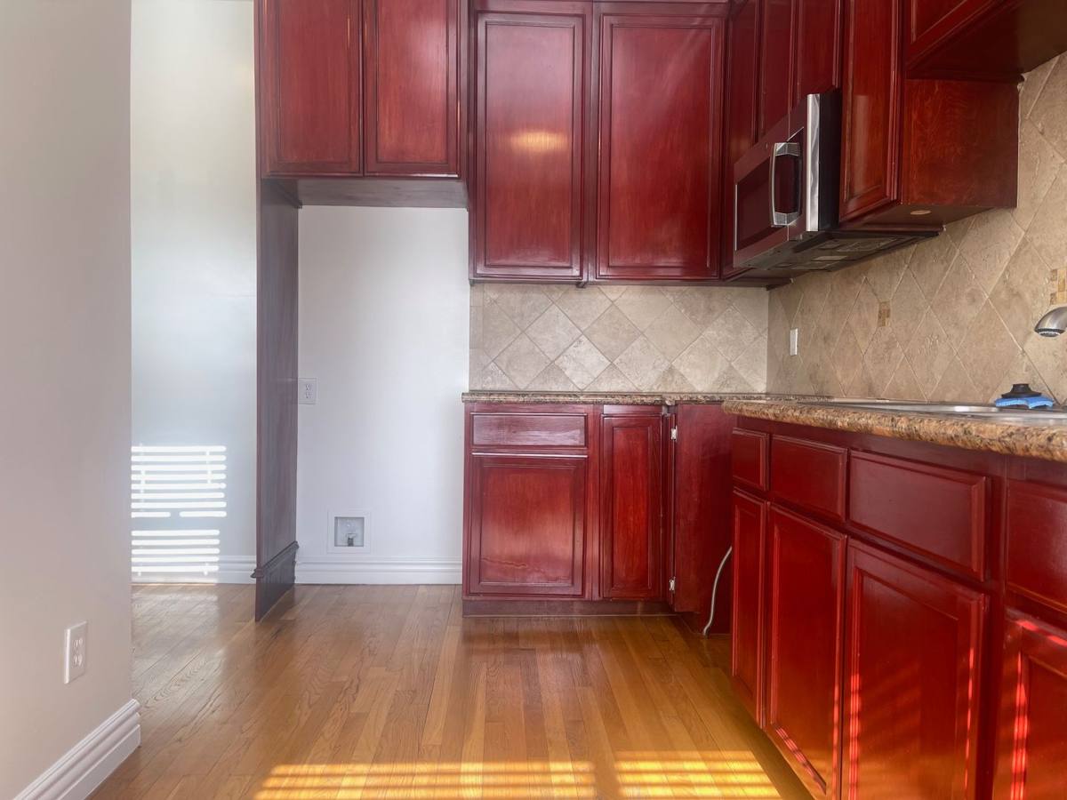 Apartment for rent at 719 N Madison Ave, Los Angeles, CA 90029