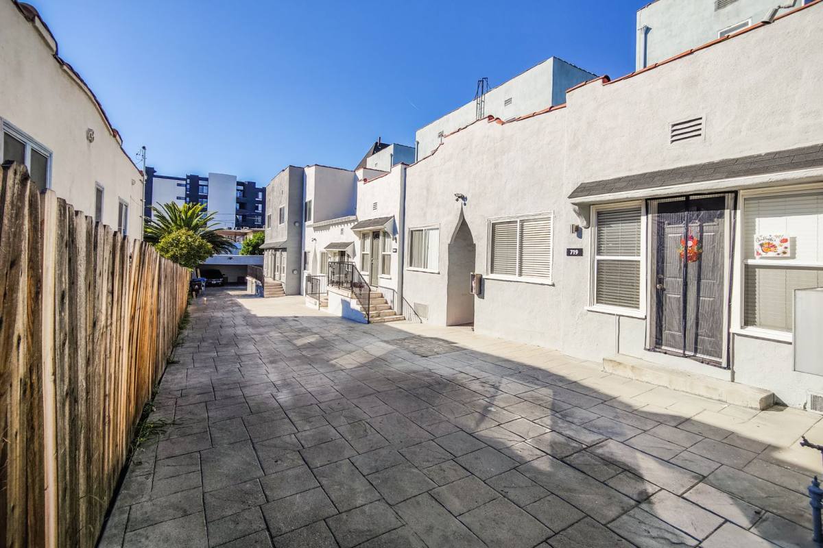 Apartment for rent at 719 N Madison Ave, Los Angeles, CA 90029