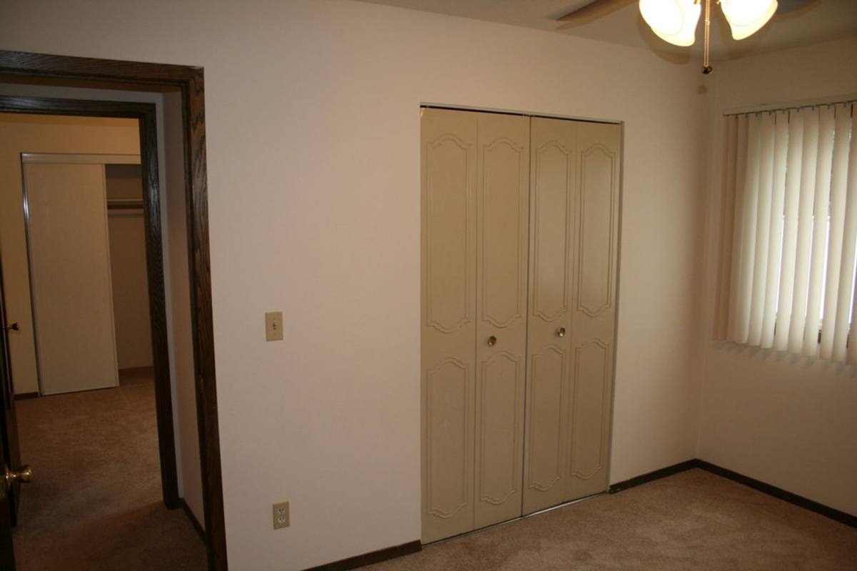 Apartment for rent at 13701 13709 13725 13733 103 Wentworth Ave, Burnsville, MN 55337