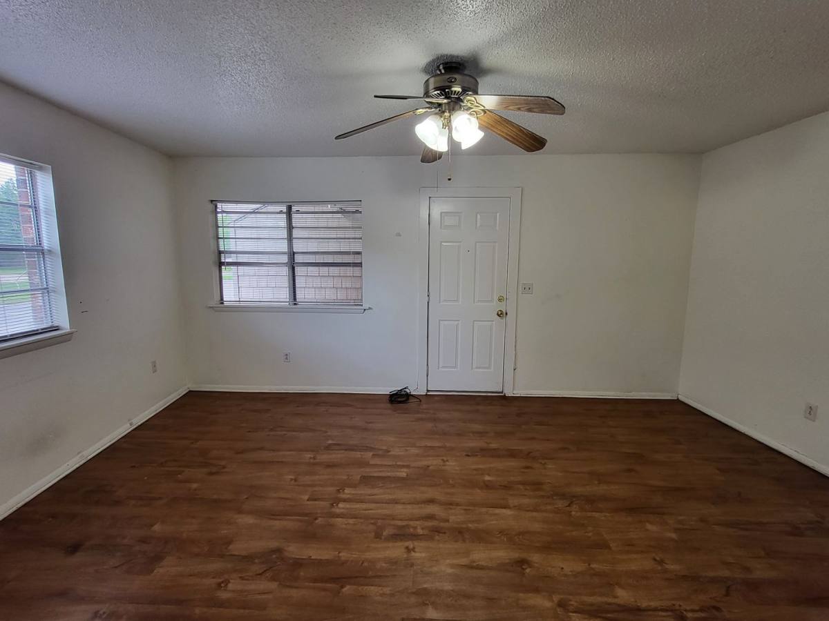 Apartment for rent at 320 E Edwards St, Edmond, OK 73034
