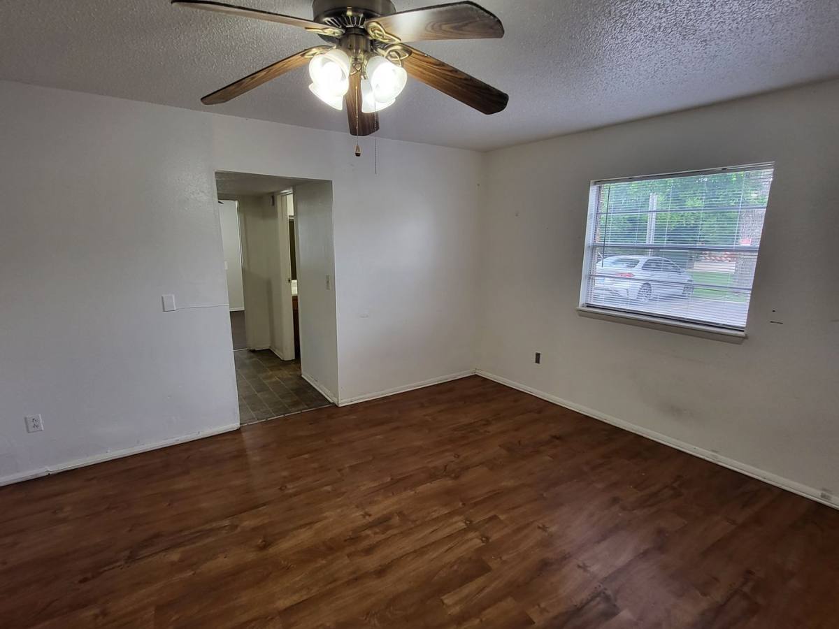 Apartment for rent at 320 E Edwards St, Edmond, OK 73034