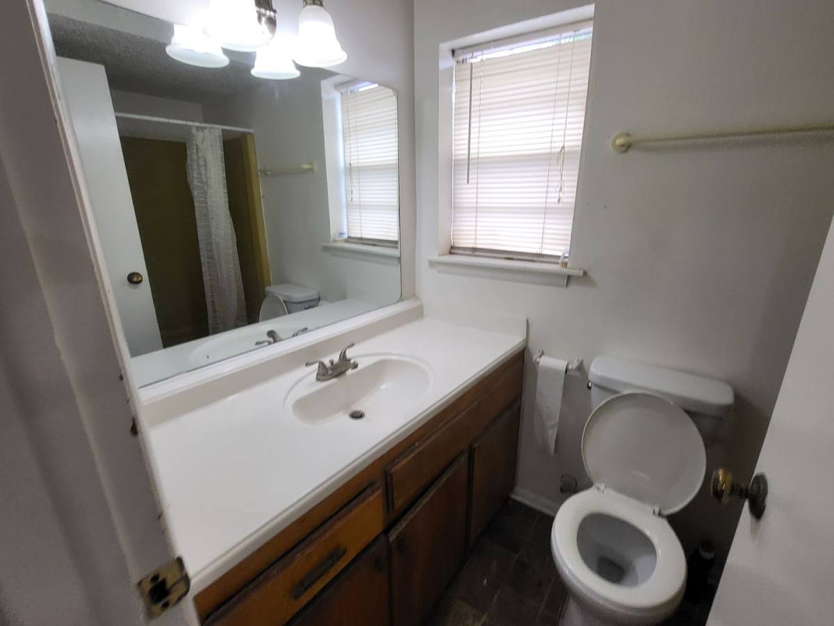 Apartment for rent at 320 E Edwards St, Edmond, OK 73034