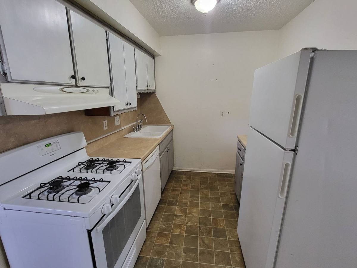 Apartment for rent at 320 E Edwards St, Edmond, OK 73034