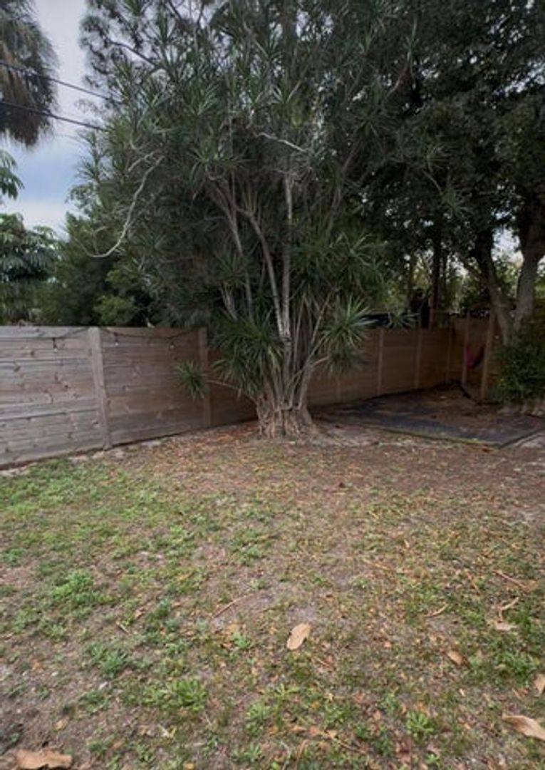 House for rent at 2314 Pinecrest Court, West Palm Beach, FL 33415