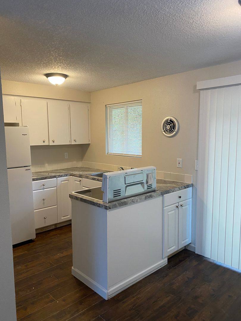 Apartment for rent at 1604 Bryant St, Vancouver, WA 98661