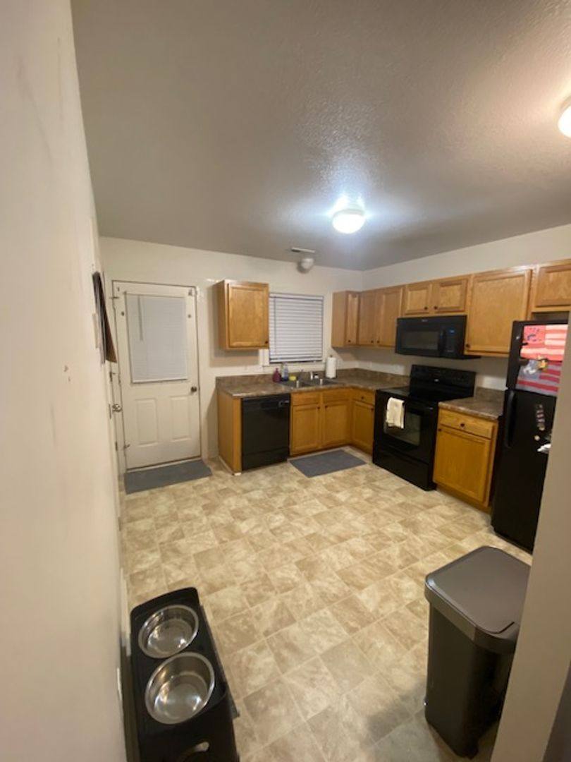 Townhouse for rent at 500 Springwood Dr, Jacksonville, NC 28546