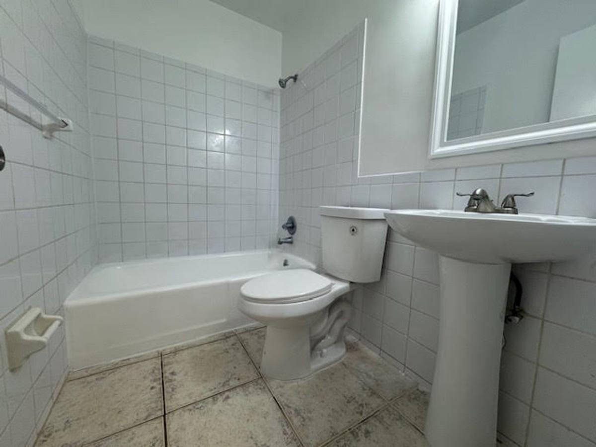 Apartment for rent at 100 SW 9th St, Fort Lauderdale, FL 33315