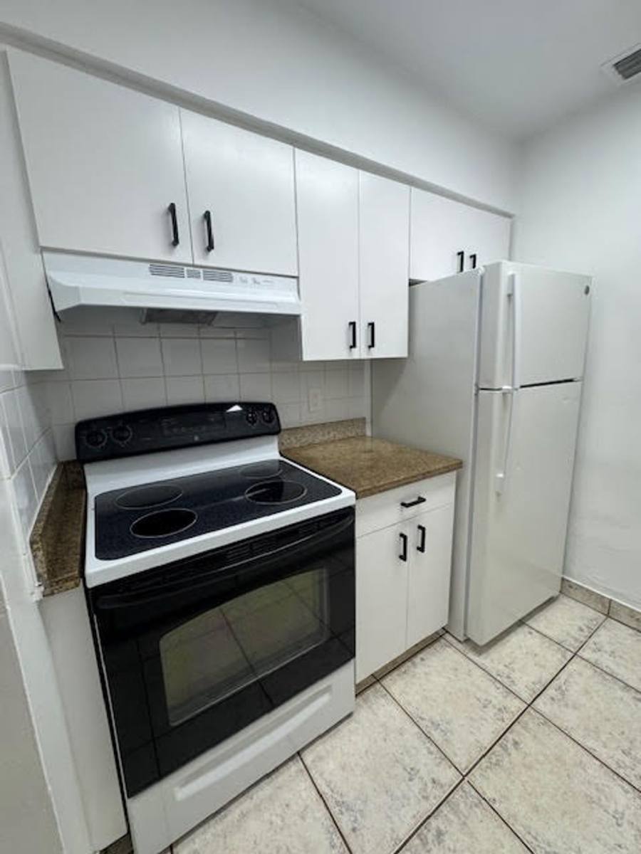 Apartment for rent at 100 SW 9th St, Fort Lauderdale, FL 33315