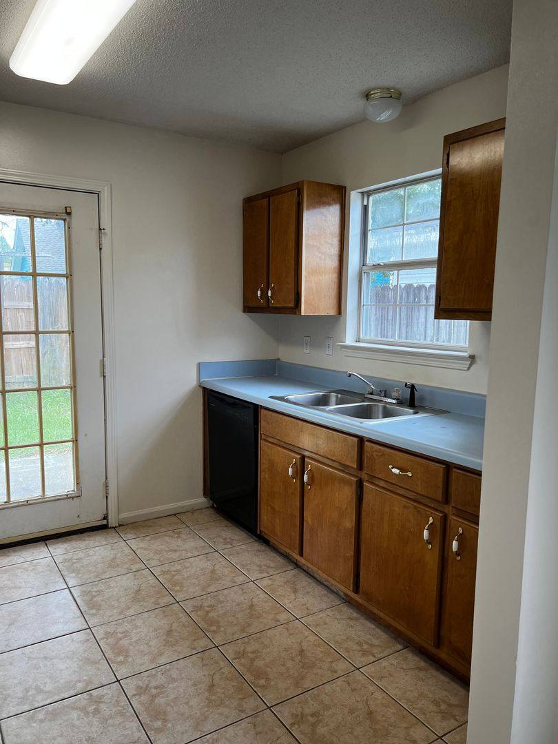 House for rent at 1128 Sweetbriar Station, Fort Walton Beach, FL 32547