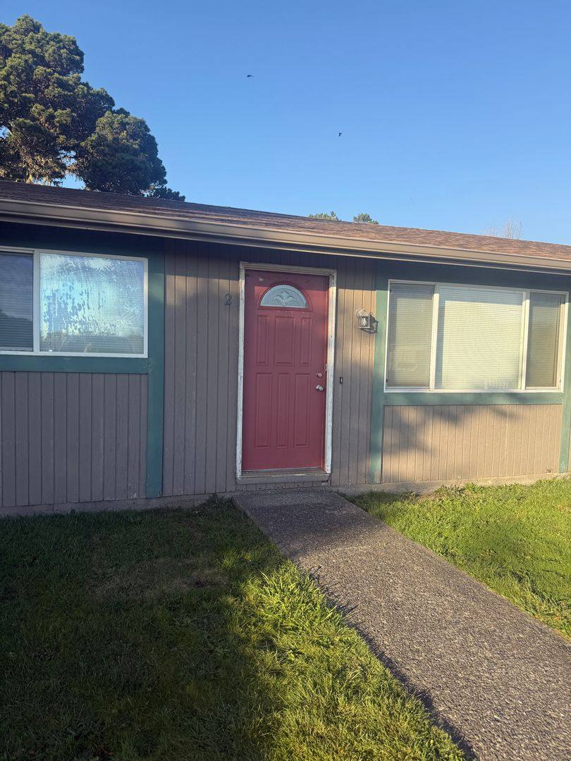 Apartment for rent at 700 1th SW 1-3, Bandon, OR 97411