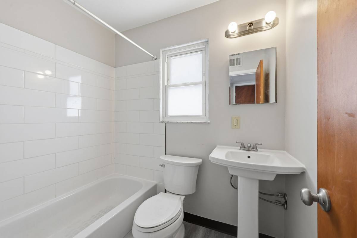 Apartment for rent at 695 Riverview Dr, Columbus, OH 43202