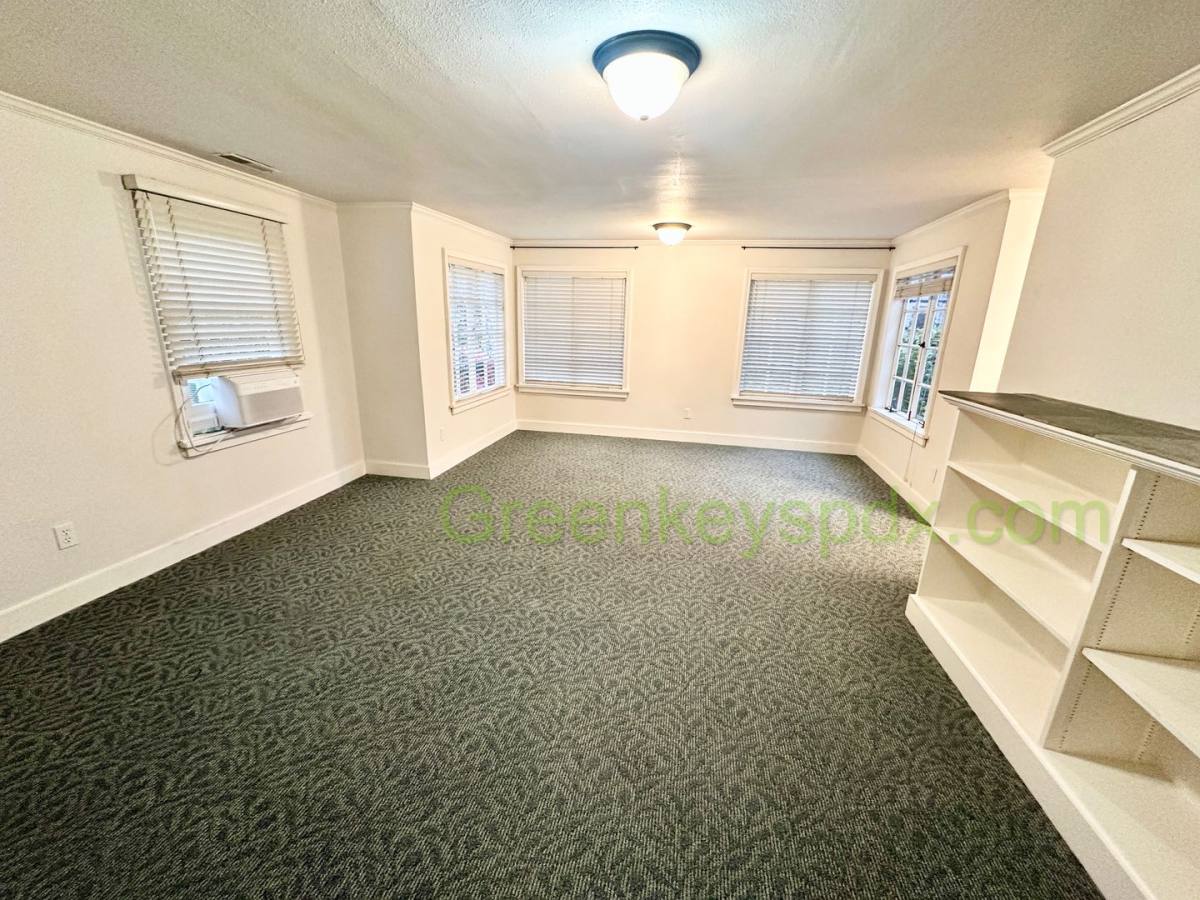 Apartment for rent at 1136 SW Gibbs St, Portland, OR 97239
