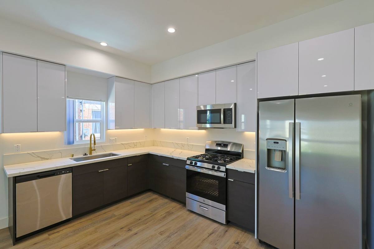 Apartment for rent at 2616 Wellington Rd, Los Angeles, CA 90016