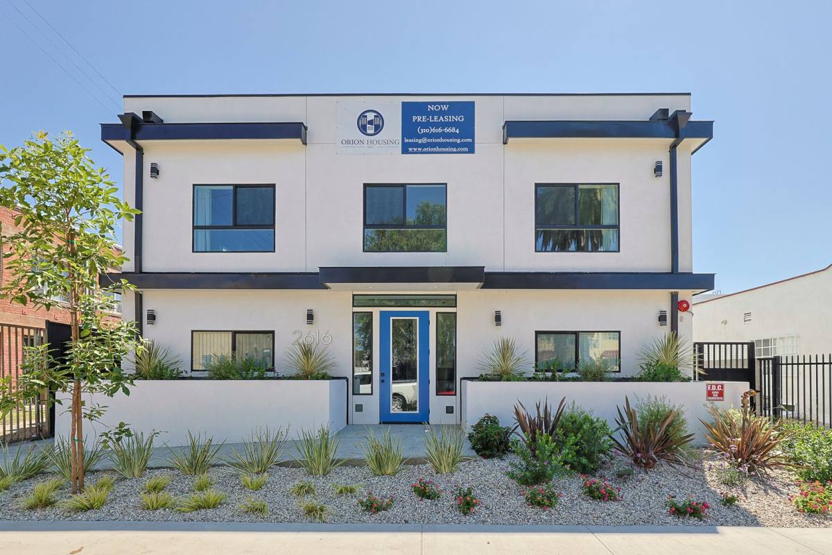 Apartment for rent at 2616 Wellington Rd, Los Angeles, CA 90016