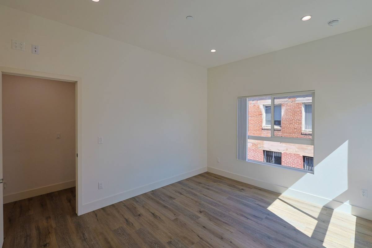 Apartment for rent at 2616 Wellington Rd, Los Angeles, CA 90016