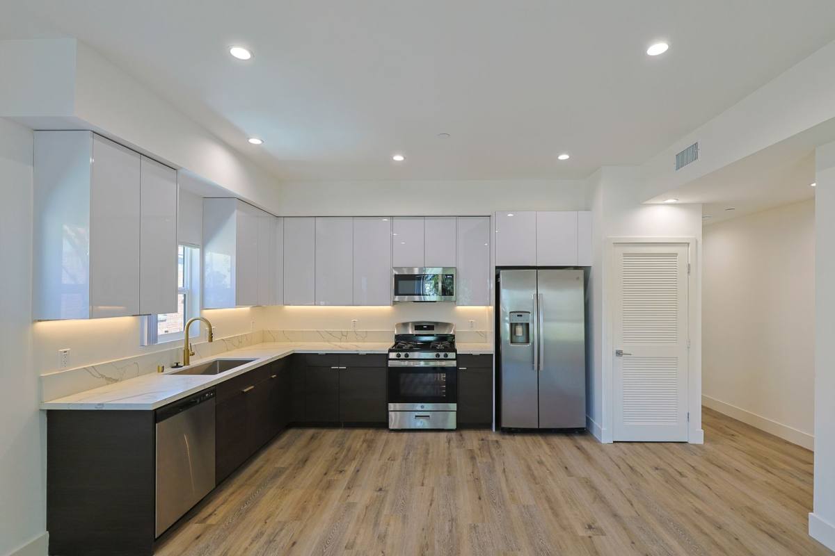 Apartment for rent at 2616 Wellington Rd, Los Angeles, CA 90016