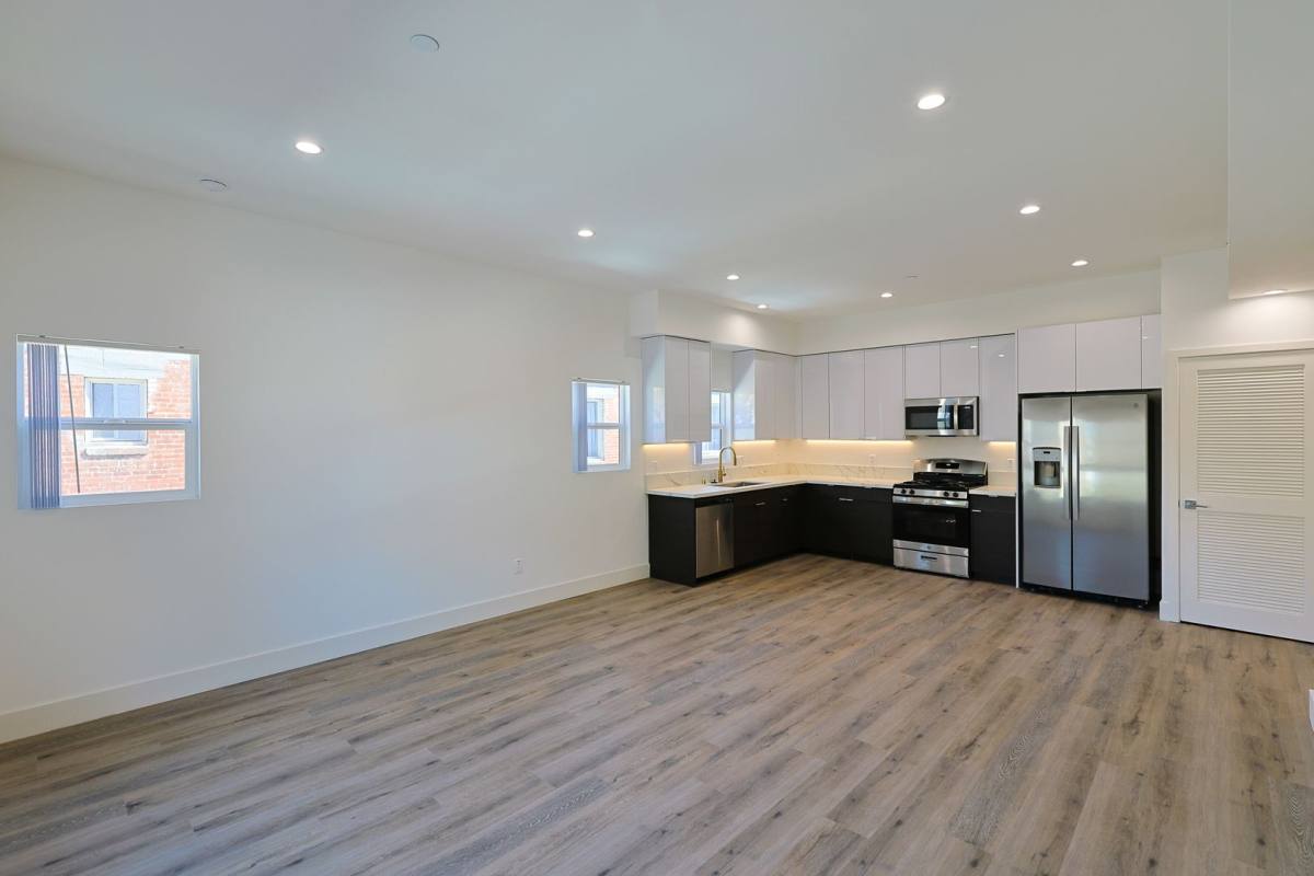 Apartment for rent at 2616 Wellington Rd, Los Angeles, CA 90016