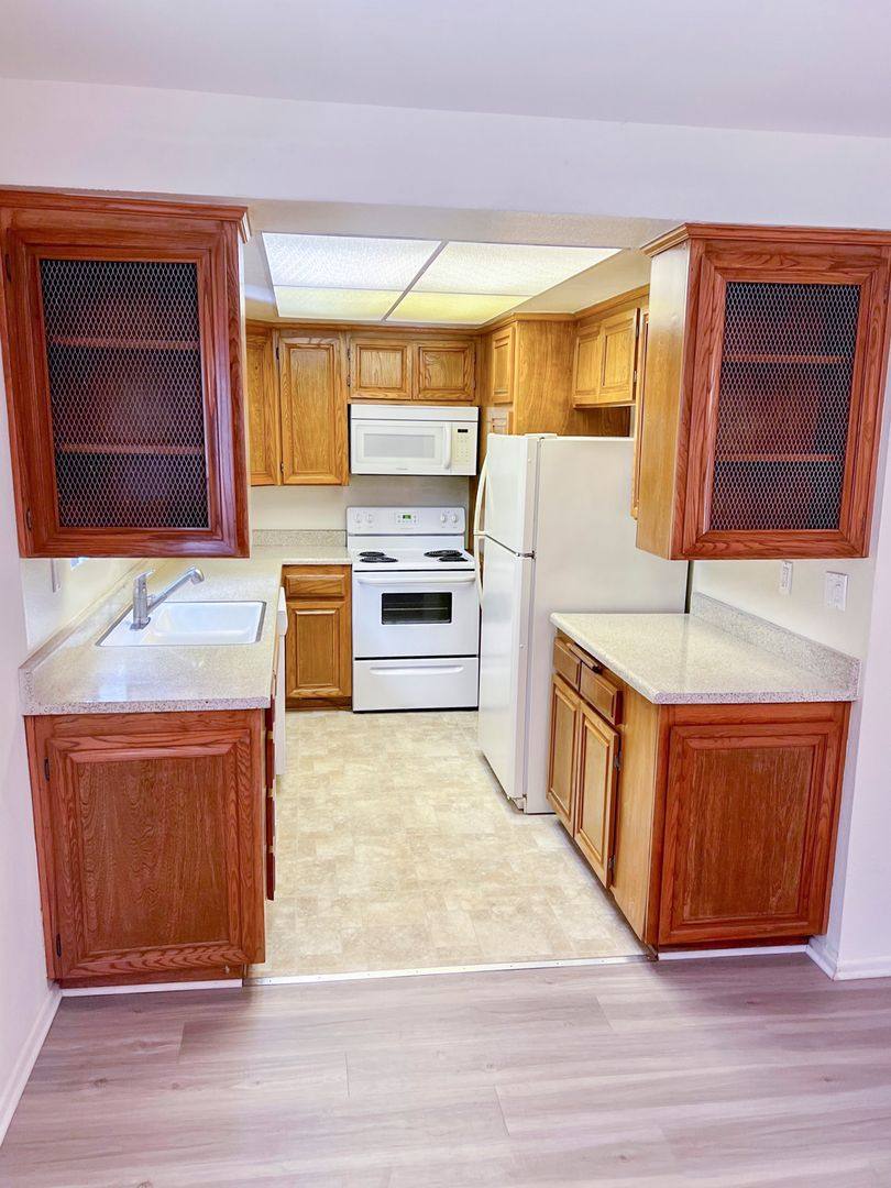 Apartment for rent at 15222 Magnolia Blvd, Sherman Oaks, CA 91403