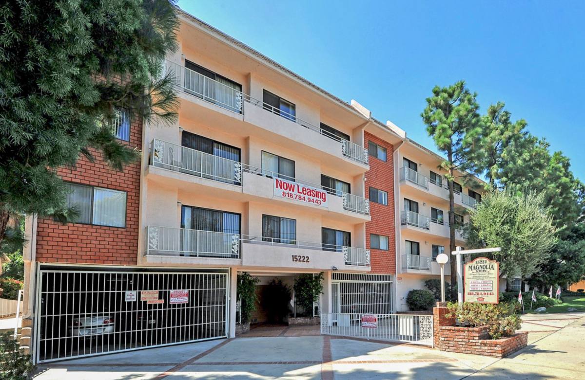 Apartment for rent at 15222 Magnolia Blvd, Sherman Oaks, CA 91403