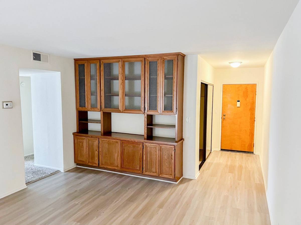 Apartment for rent at 15222 Magnolia Blvd, Sherman Oaks, CA 91403