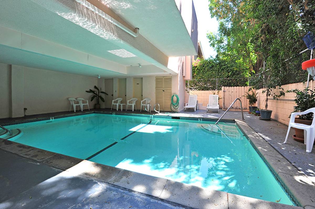 Apartment for rent at 15222 Magnolia Blvd, Sherman Oaks, CA 91403