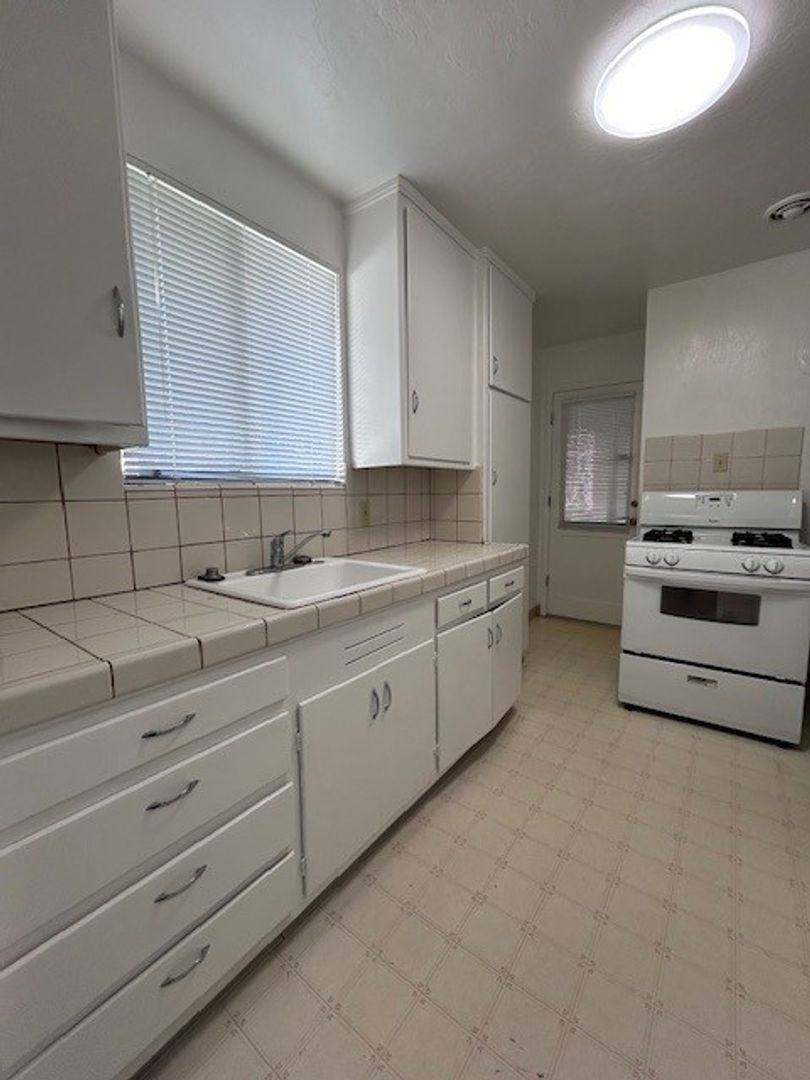 Apartment for rent at 905 Santa Clara Ave, Alameda, CA 94501