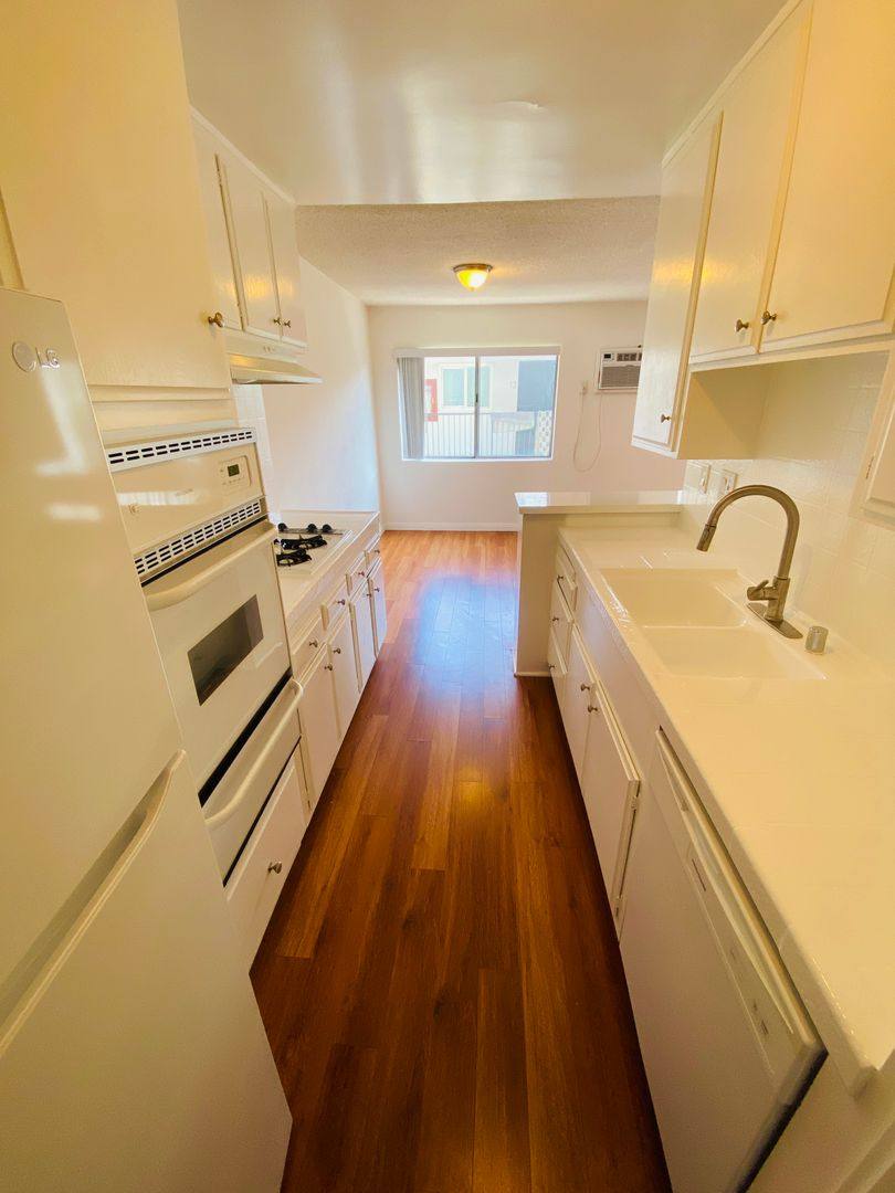 Apartment for rent at 7010 Lanewood Ave, Los Angeles, CA 90028