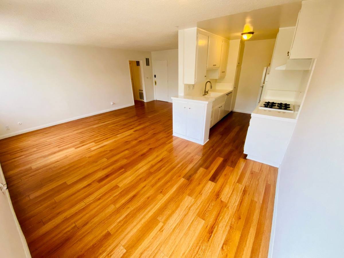 Apartment for rent at 7010 Lanewood Ave, Los Angeles, CA 90028