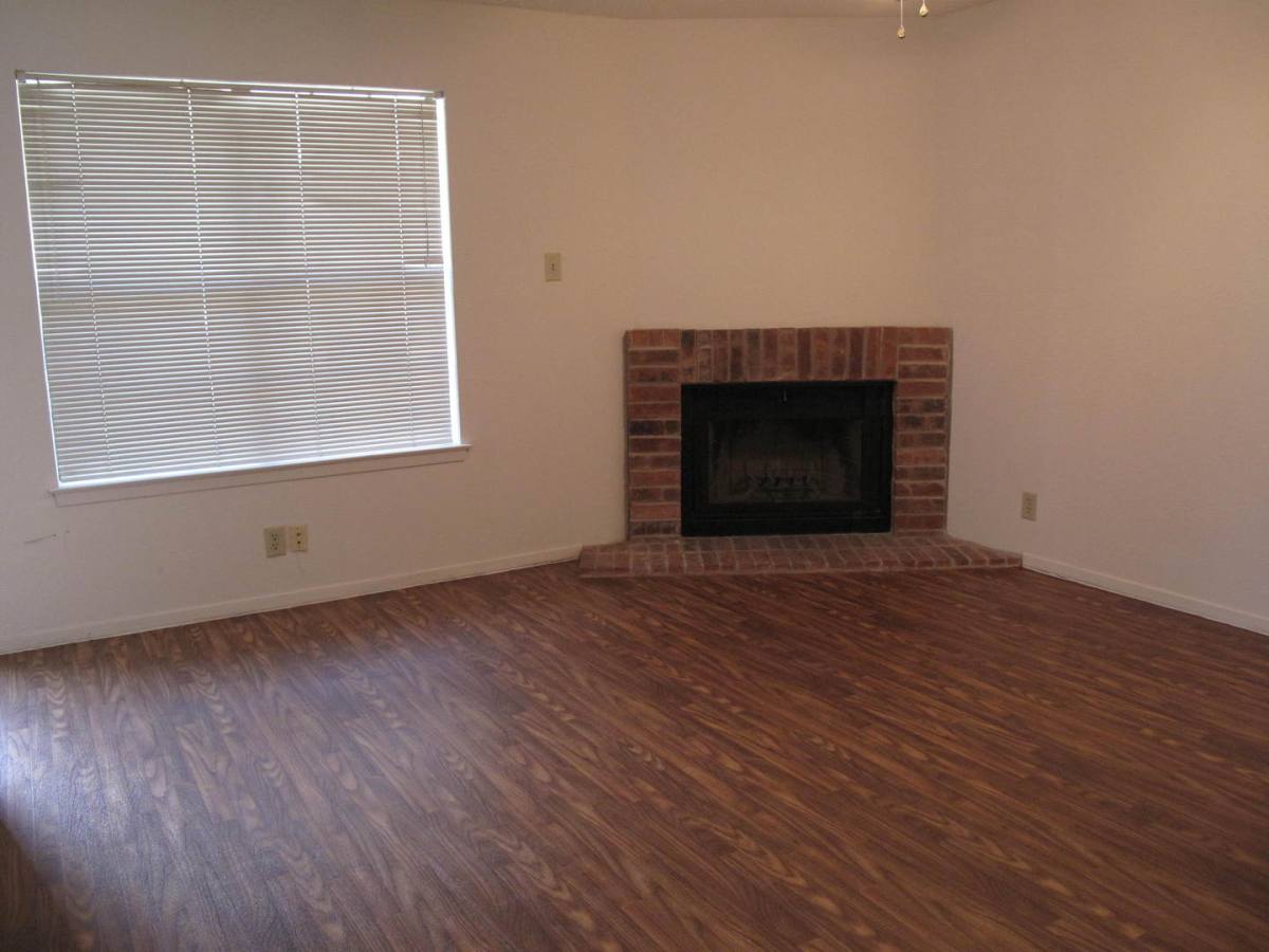 Apartment for rent at 929 W Hickory #B-19, Denton, TX 76201
