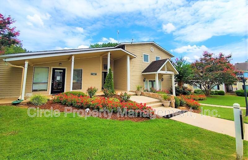 Townhouse for rent at 2021 Highridge Dr SW, Huntsville, AL 35802
