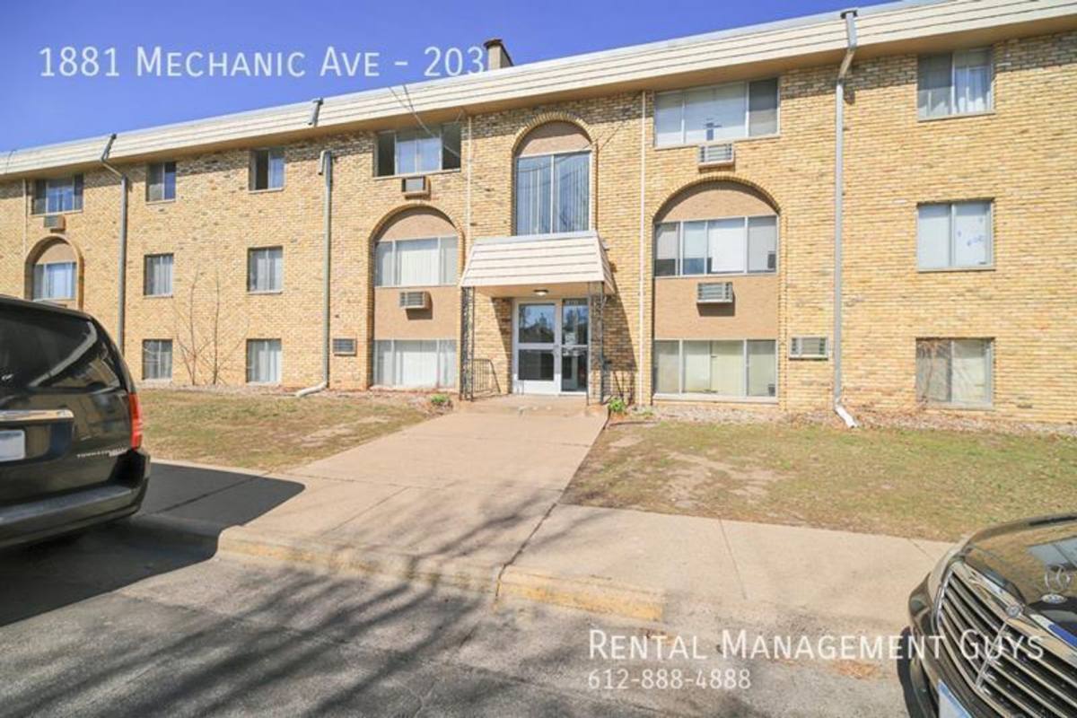 Apartment for rent at 1881 Mechanic Ave, Saint Paul, MN 55119