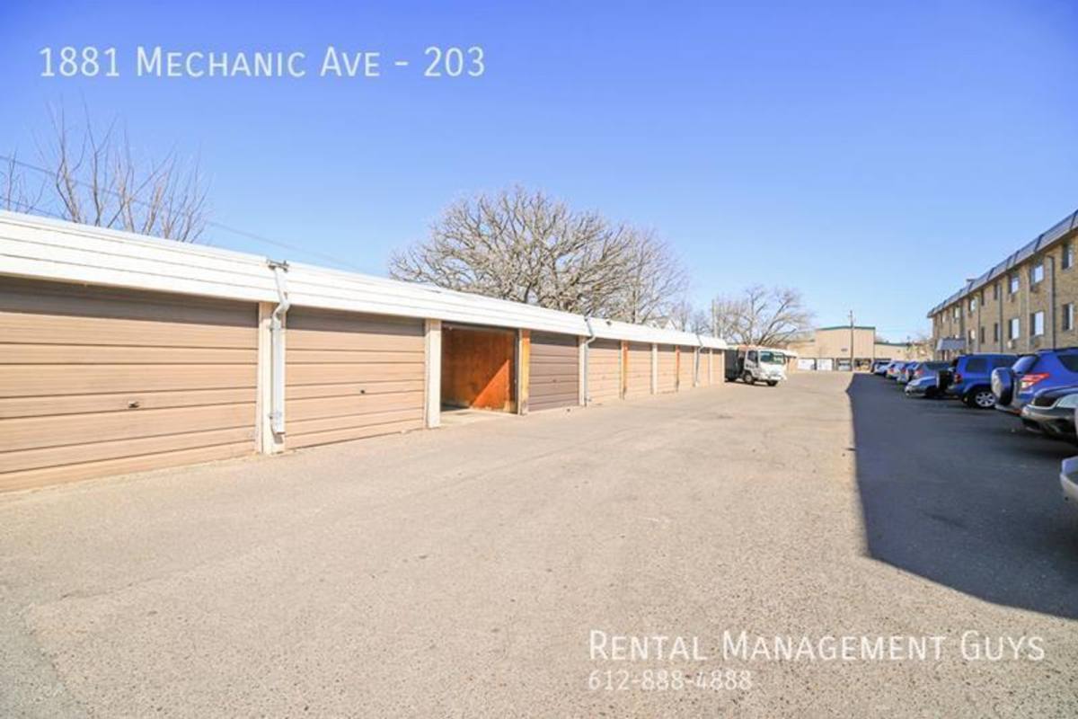 Apartment for rent at 1881 Mechanic Ave, Saint Paul, MN 55119