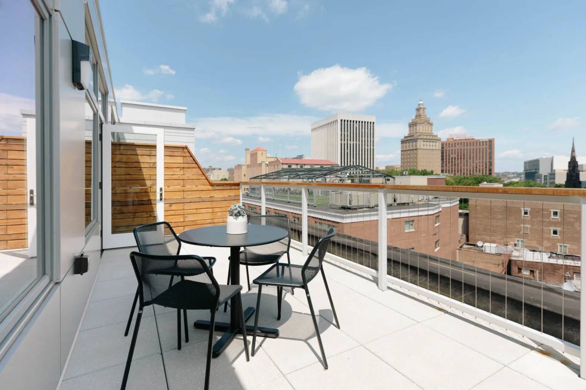 Apartment for rent at 579 Broad St, Newark, NJ 07102