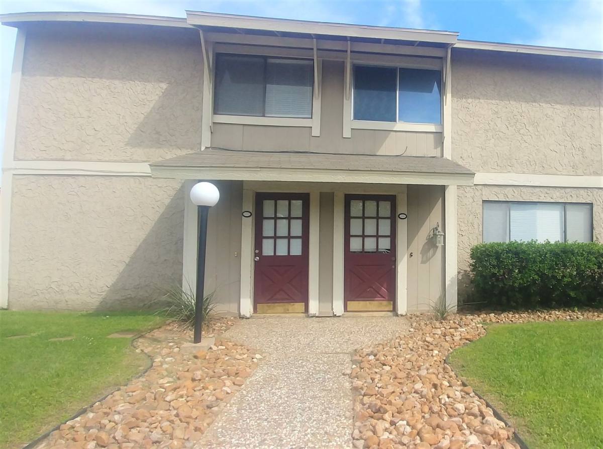 Townhouse for rent at 1400 D Holleman Dr, College Station, TX 77840