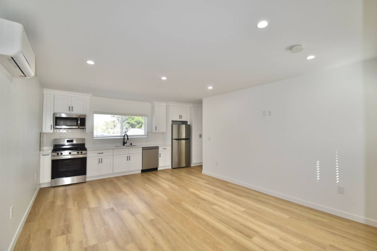 Apartment for rent at 11645 Moorpark St, North Hollywood, CA 91602