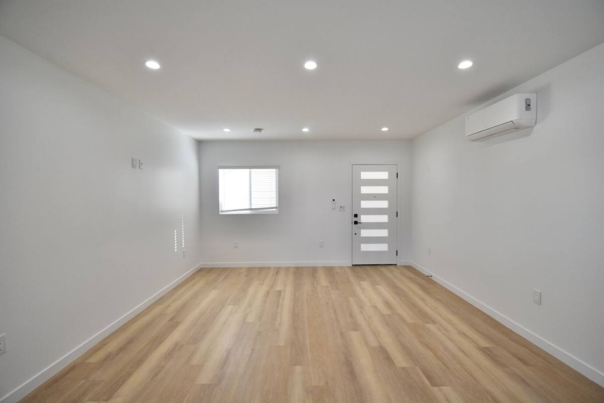 Apartment for rent at 11645 Moorpark St, North Hollywood, CA 91602