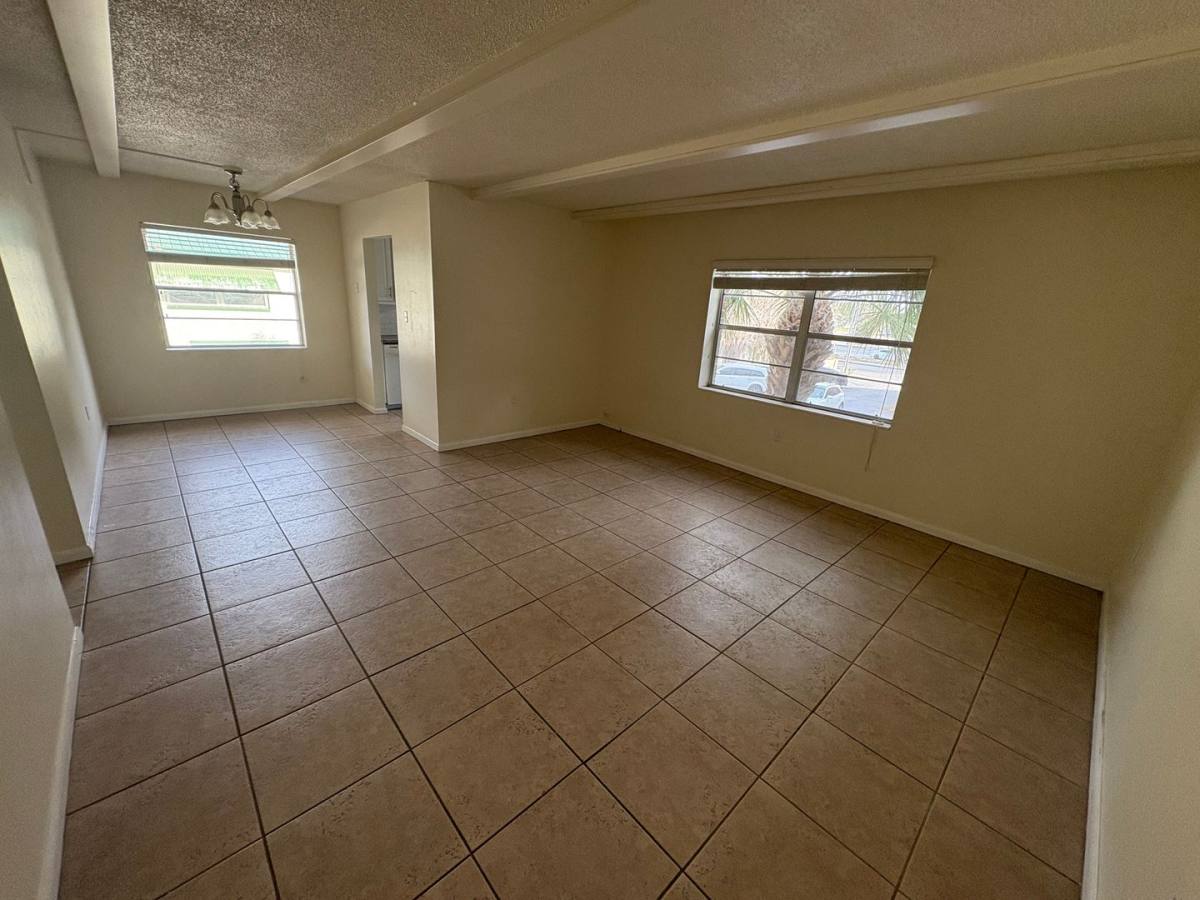 Apartment for rent at 623 N Bay St, Eustis, FL 32726