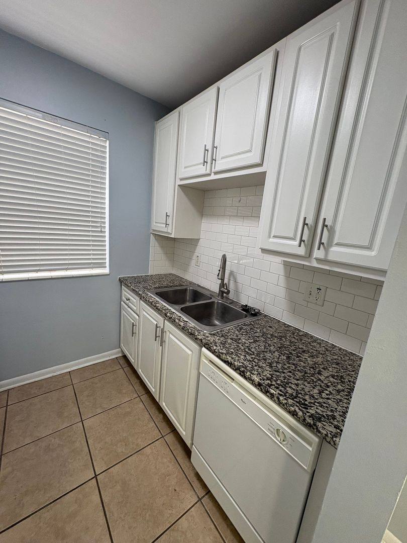 Apartment for rent at 623 N Bay St, Eustis, FL 32726