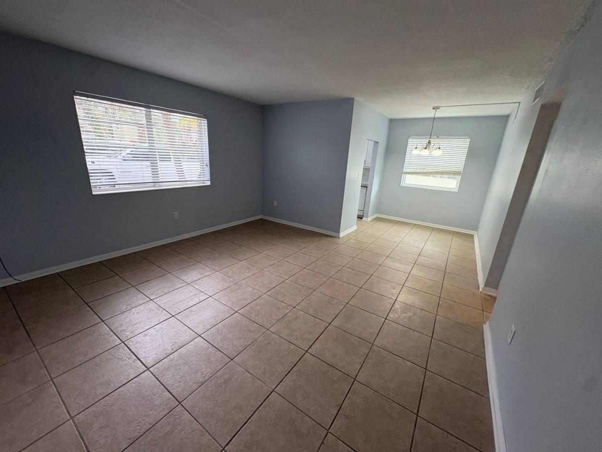 Apartment for rent at 623 N Bay St, Eustis, FL 32726