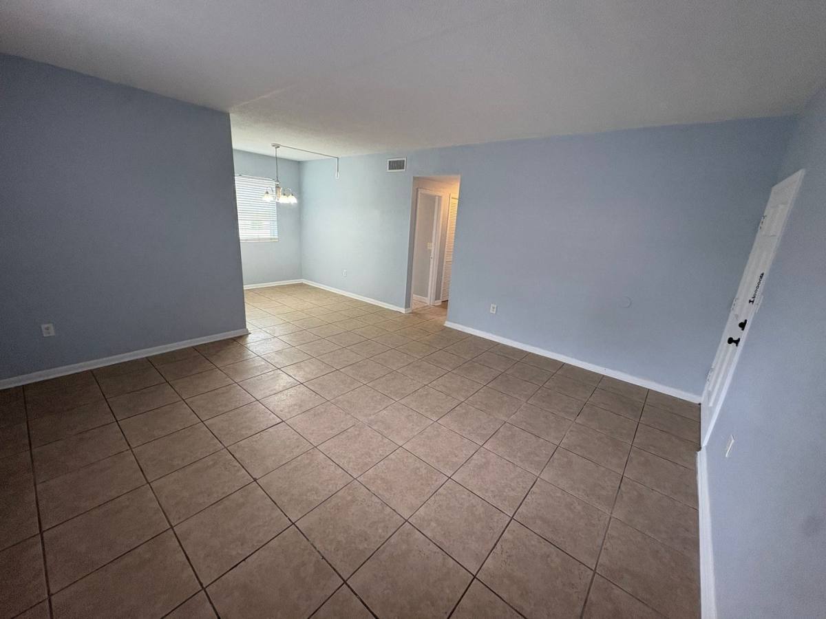Apartment for rent at 623 N Bay St, Eustis, FL 32726