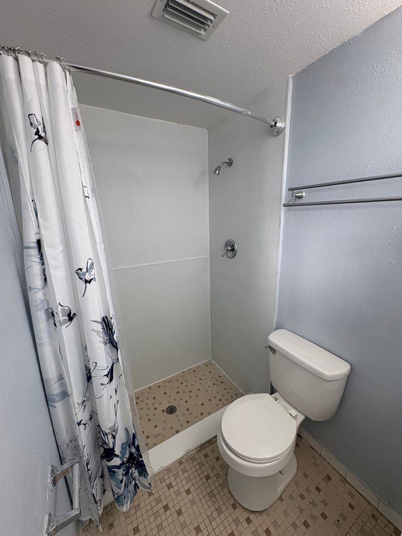 Apartment for rent at 623 N Bay St, Eustis, FL 32726