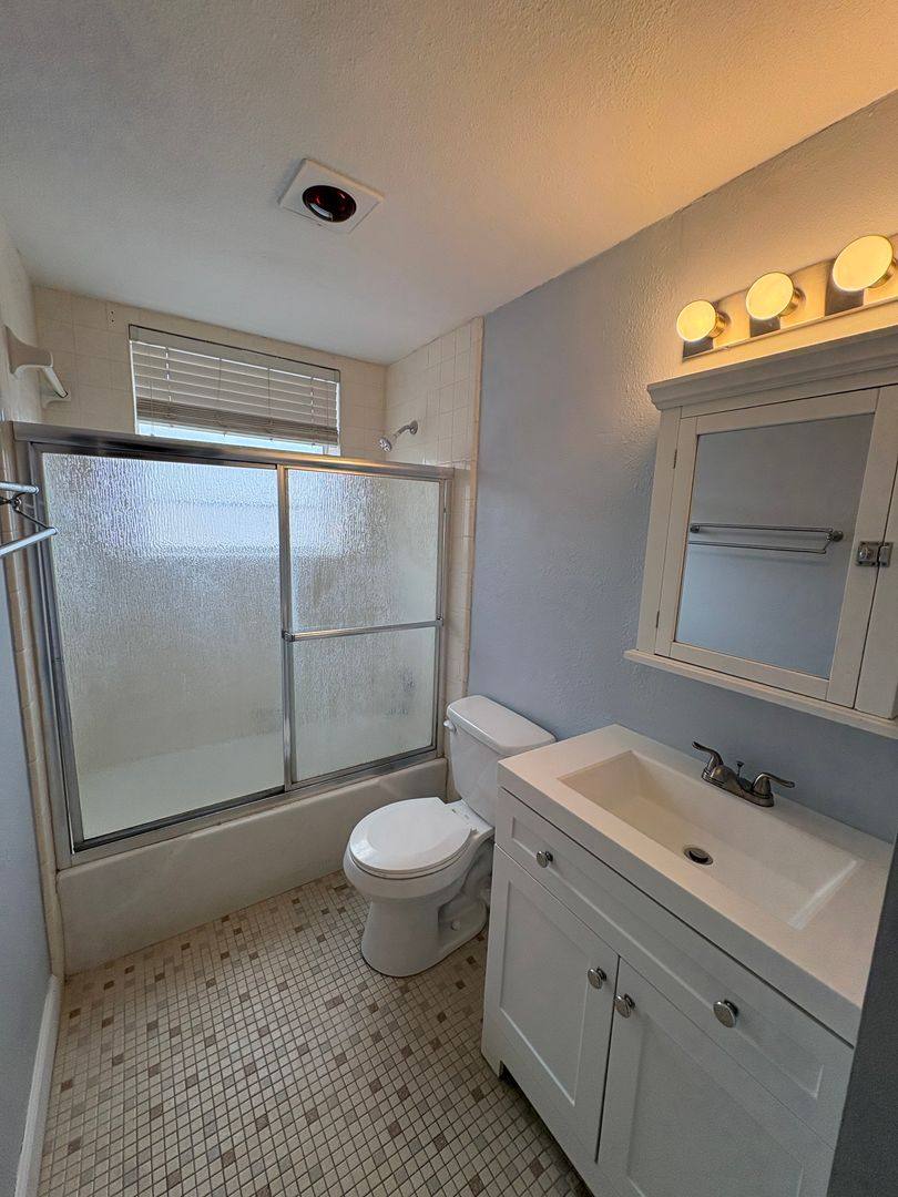 Apartment for rent at 623 N Bay St, Eustis, FL 32726
